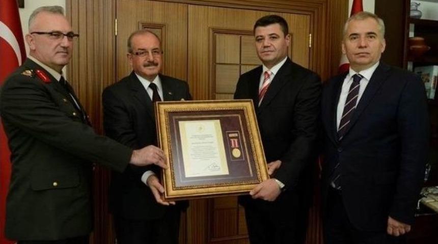 Denizli&rsquo;de 2 Gaziye Ve Bir Şehit Yakınına Devlet &Ouml;v&uuml;n&ccedil; Madalyası Verildi