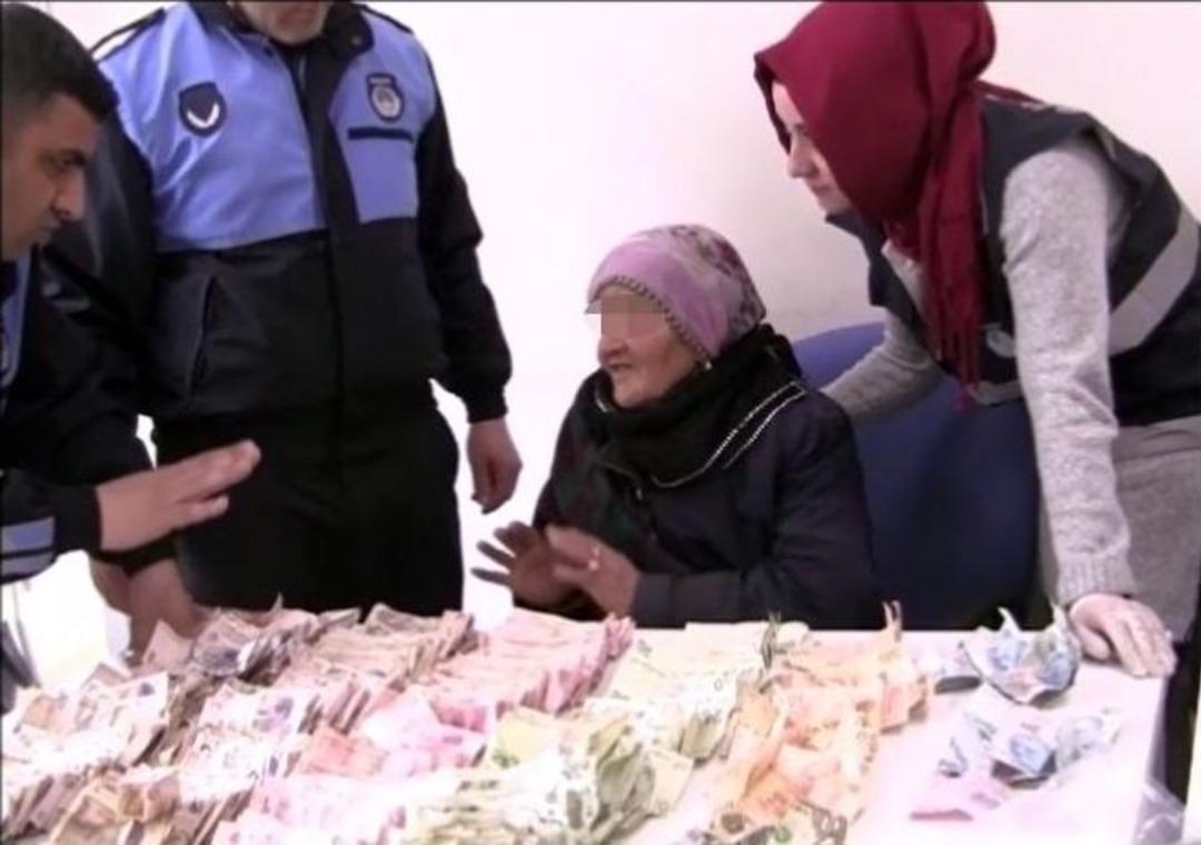 (&ouml;zel Haber) B&uuml;y&uuml;k İkramiye Değil, Dilenci Parası Sergisi