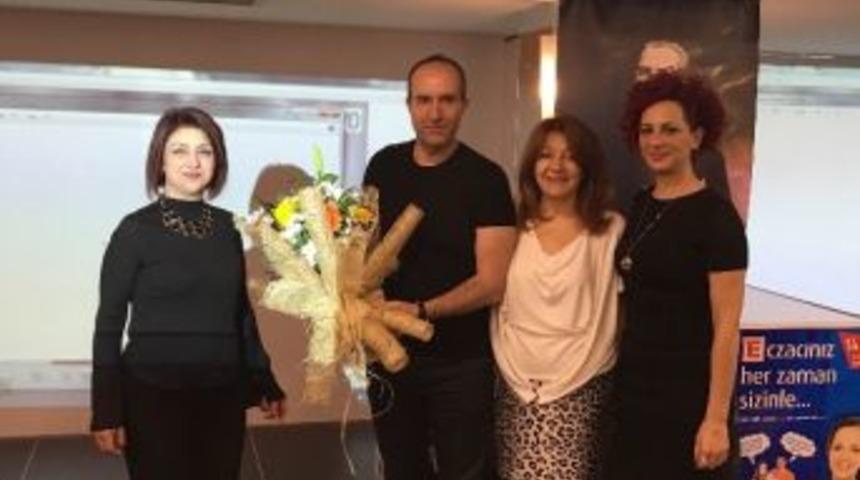 Estetik Uzmanlarına, &Ouml;r&uuml;mcek Ağı Estetiği Uygulamalı Olarak Anlatıldı