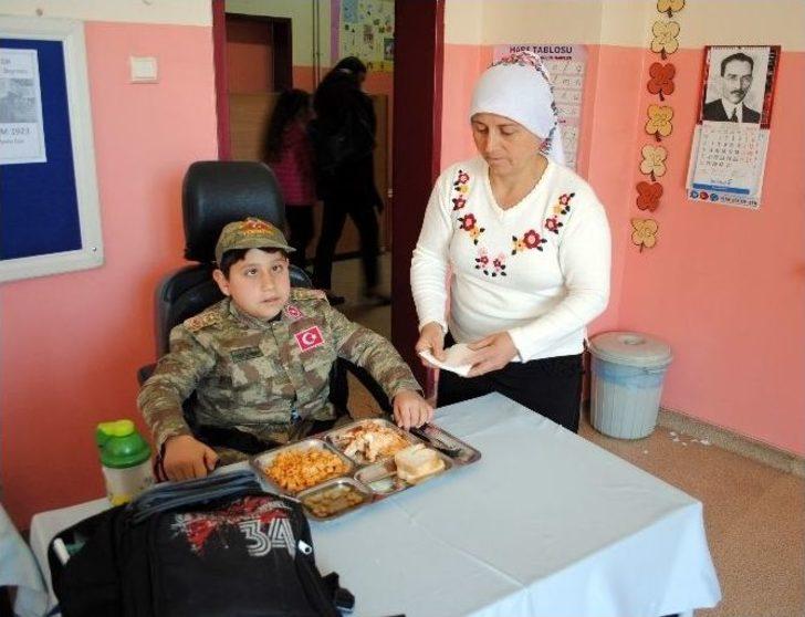 Murat Okusun Diye Okulda Nöbet Tutuyor G4