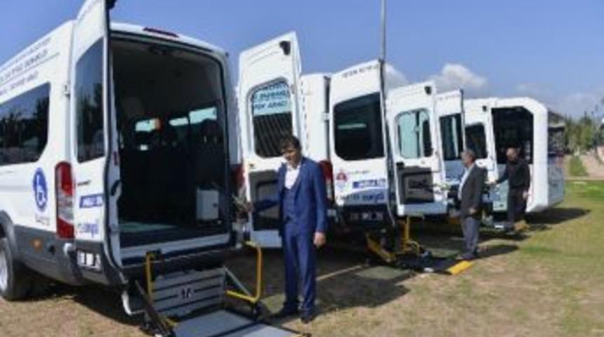 B&uuml;y&uuml;kşehir Belediyesi, Engellilere Transfer Ara&ccedil;larıyla Hizmet Veriyor