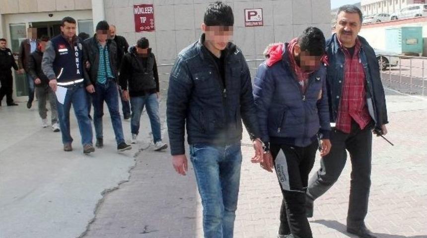 17 Yaşındaki Gen&ccedil; Kavgayı Ayırmak İsterken &Ouml;lm&uuml;ş