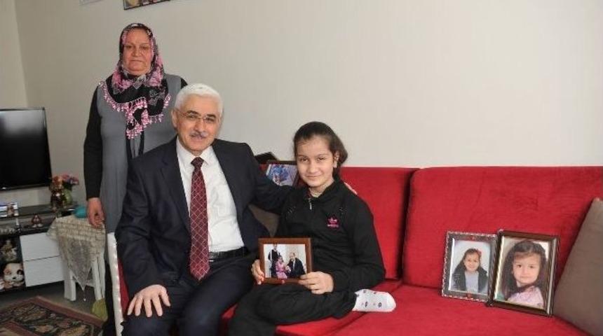 Engelli Esma&rsquo;nın Tekerlekli Sandalye Sevinci