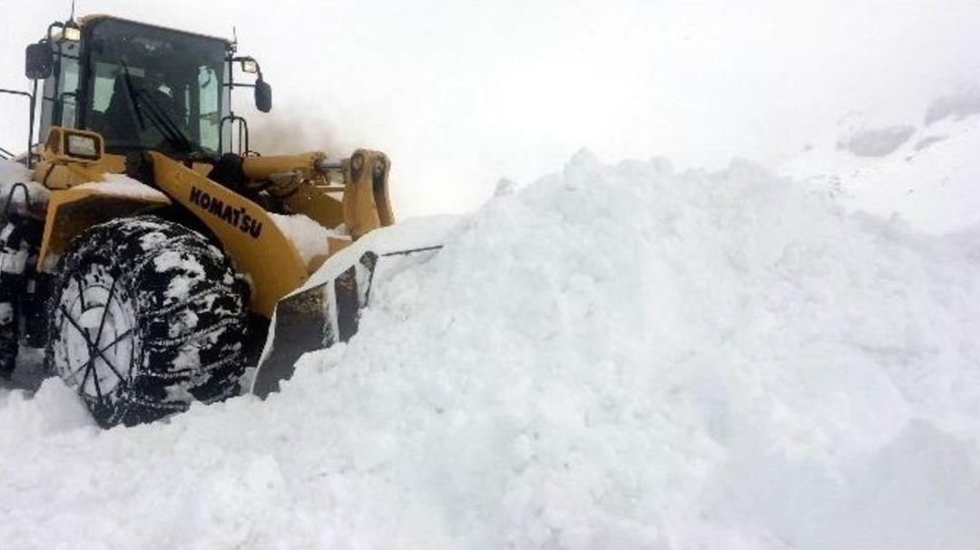 Van Bah&ccedil;esaray Yolu 3 Aradan Sonra Ulaşıma A&ccedil;ıldı