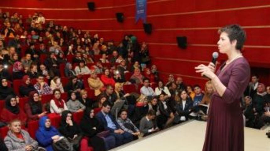 &ldquo;oyuncu Anne&rdquo; Kitabının Yazarı &Ccedil;arkacı, Gebzelilerle Buluştu