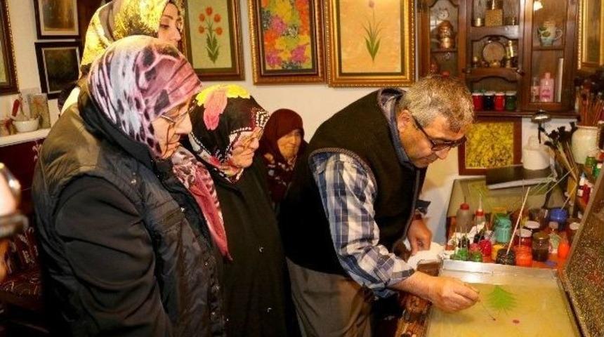 Yaşlılar Ebru Sanatının Sırlarını &Ouml;ğrendi