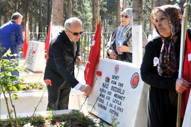 Mersin Şehitliğinde Hüzünlü Tören