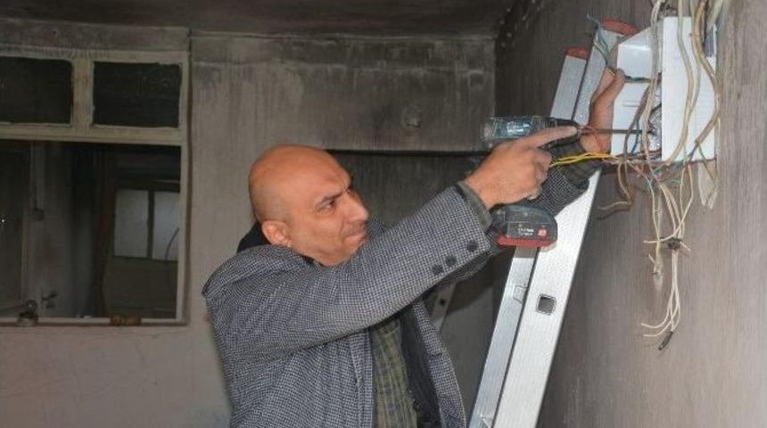 Şehzadeler&rsquo;den Evi Yanan Aileye Destek