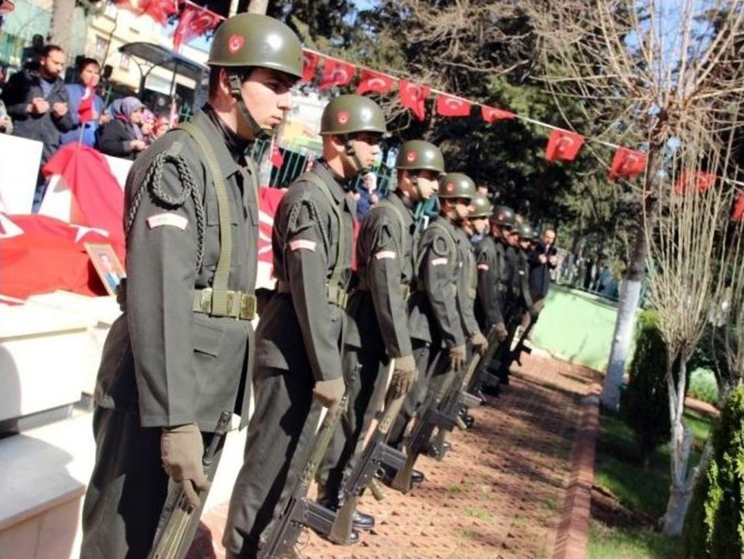 Gazi Kentteki Şehitlerin &Uuml;zeri T&uuml;rk Bayrağıyla &Ouml;rt&uuml;ld&uuml;