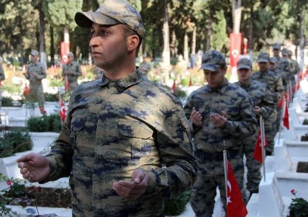 Askerlerin Duası Şehit Yakınlarını Duygulandırdı