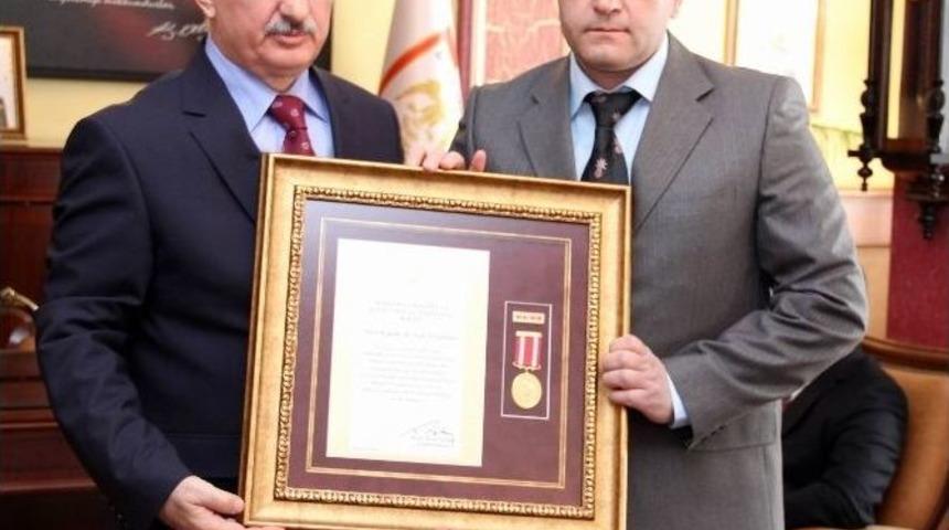 Sivas&rsquo;ta Devlet &Ouml;v&uuml;n&ccedil; Madalyası T&ouml;reni Yapıldı