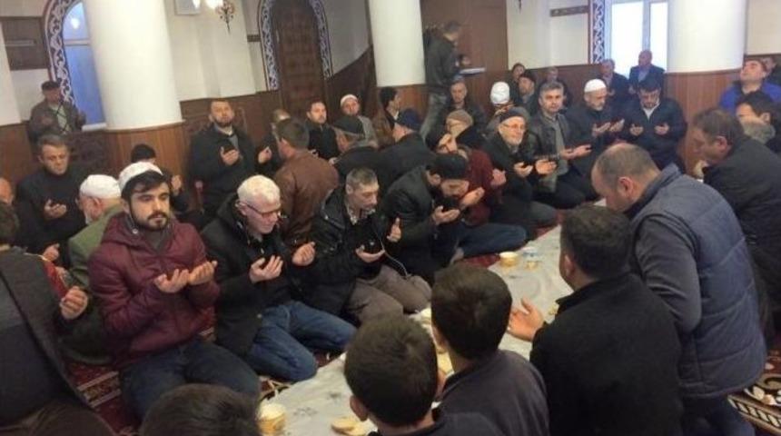 Şehitler İ&ccedil;in Dua Ve &Ccedil;orba İkramı