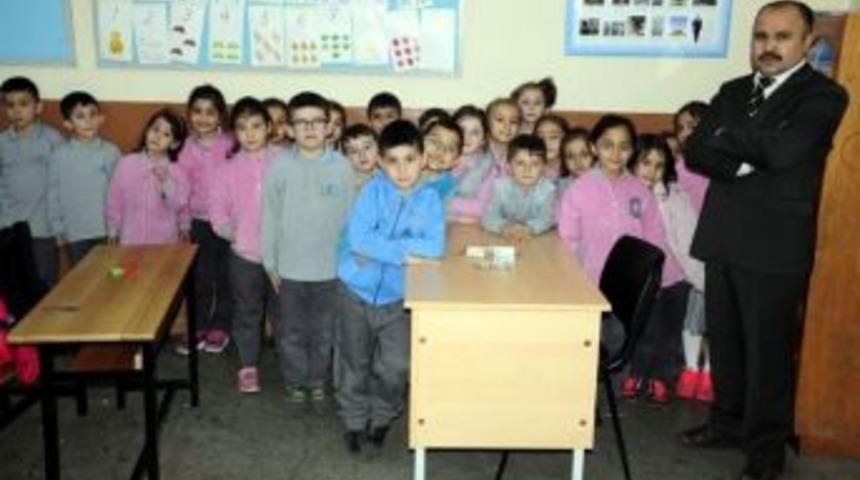 Minik &Ouml;ğrenciler Har&ccedil;lıklarını T&uuml;rkmenlere Verdi