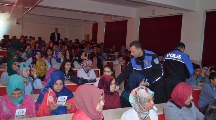 Toplum Destekli Polisler &Ouml;ğrencileri Bilgilendiriyor
