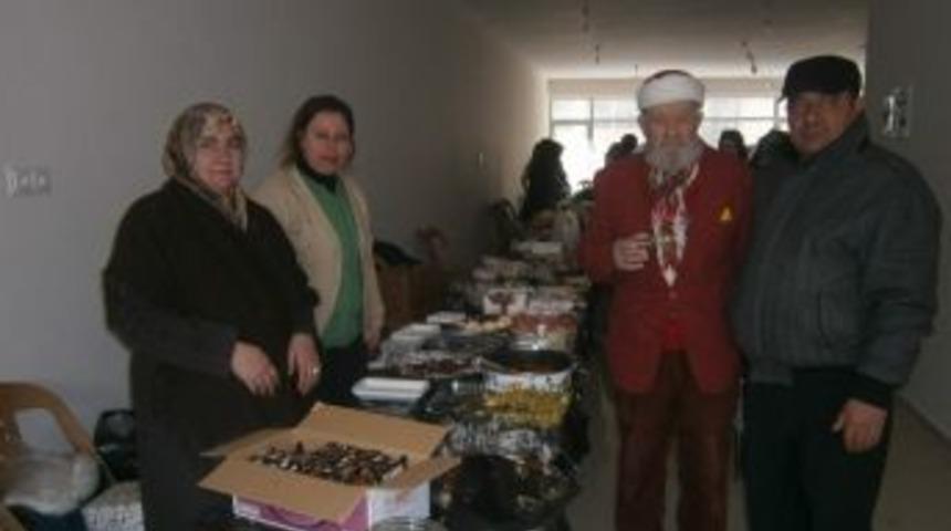 Bolvadin&rsquo;de Engelsiz Anneler Derneği Kermes A&ccedil;tı