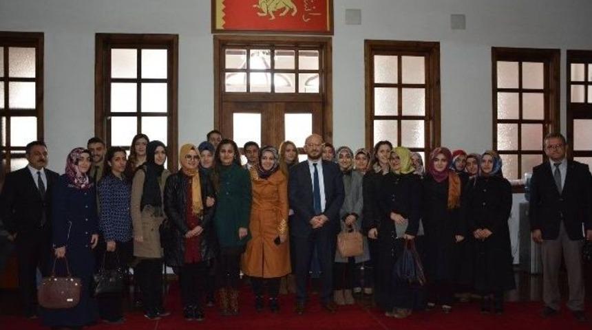 Stajyer &Ouml;ğretmenlerden Başkan &Ouml;zcan&rsquo;a Ziyaret