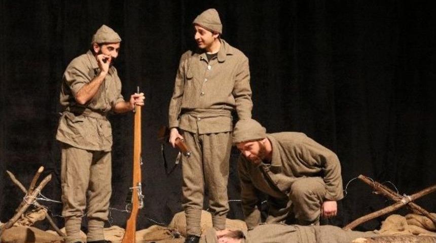 Tiyatro Greyfurt Ekibi &Ccedil;anakkale Mahşeri Adlı Oyunu Sergiledi