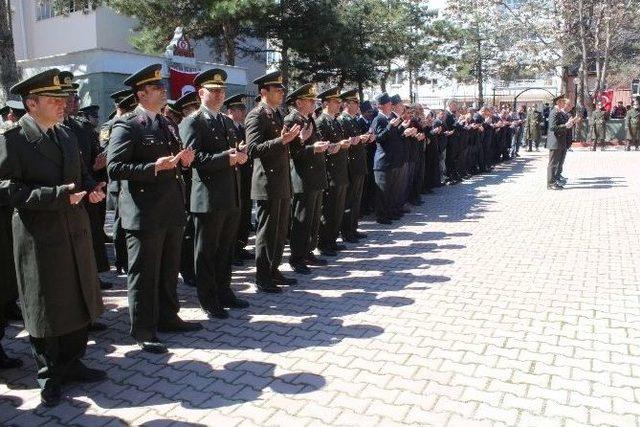 Elazığ’da Şehitler Saygı Atışı İle Anıldı