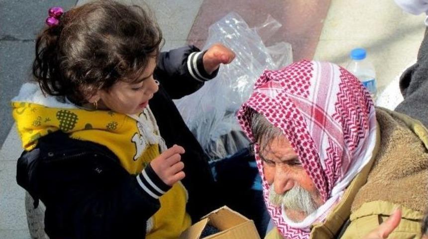 &Ccedil;eşme&rsquo;de 125 Sığınmacı Kurtarıldı