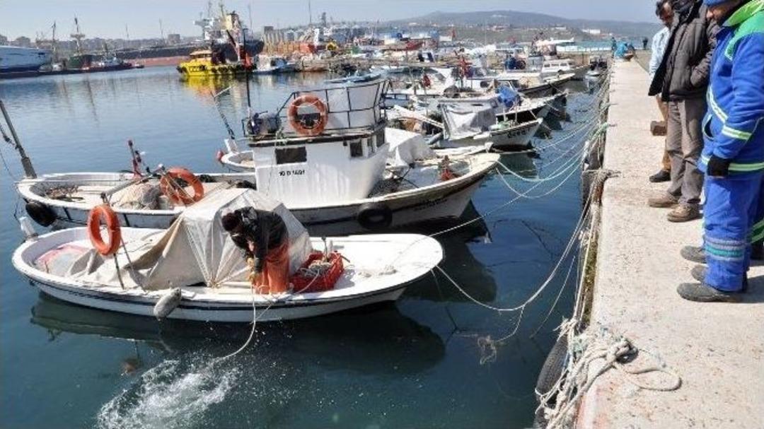 Denizden T&uuml;rk Bayrağı &Ccedil;ıktı