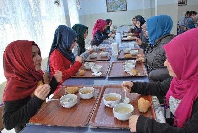 Öğrencilere Çanakkale Savaşı’nın Menüsü İkram Edildi