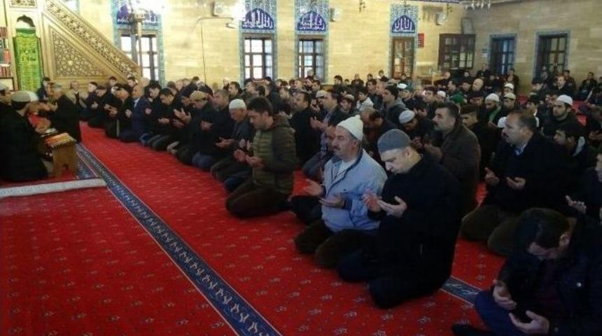 Ahlat&rsquo;ta Şehitler Dualarla Anıldı