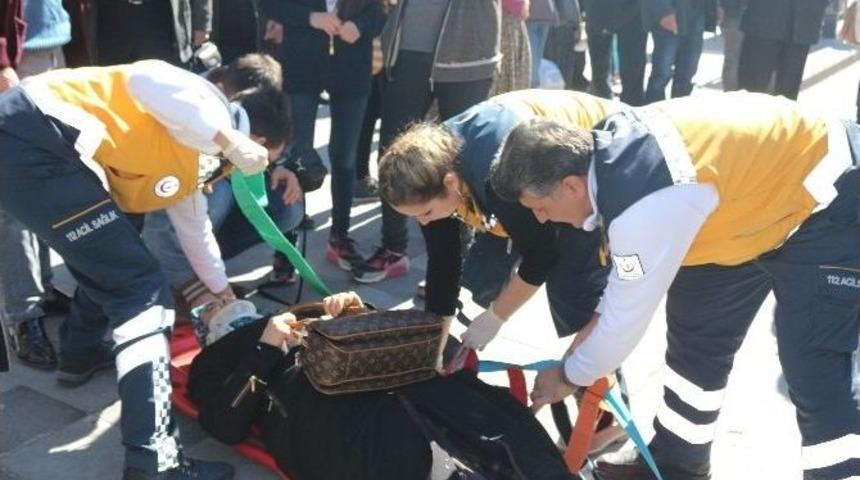 Yaşlı Kadına Otomobil &Ccedil;arptı