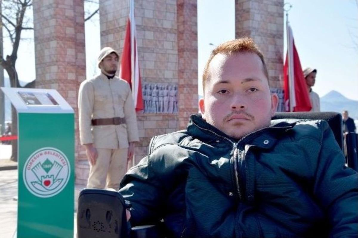 Gidemedikleri &Ccedil;anakkale&rsquo;deki Şehitler Abidesi&rsquo;nin Maketini Ziyaret Ederek Mutlu Oldular