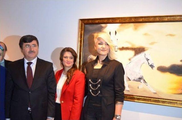 Kanser Hastası Gen&ccedil; Kadın Yaptığı Resimlerin Gelirini Kanser Hastalarına Bağışladı 2