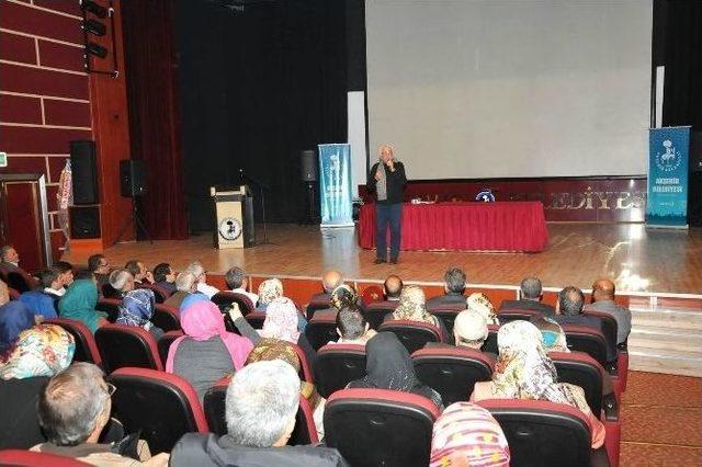 Akşehir’de Yavuz Bahadıroğlu’dan Konferans