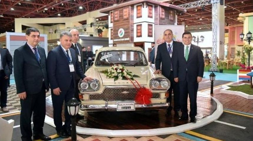 T&uuml;t&uuml;nc&uuml;, Fuarda T&uuml;m Stantları Gezdi