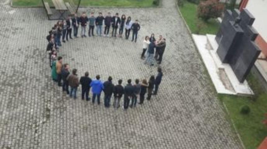 &Ouml;ğrencilerden Birlik Ve Beraberlik Mesajı