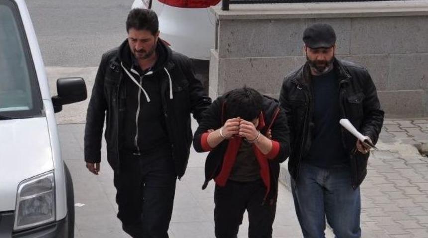Ş&uuml;pheli Ara&ccedil;tan Uyuşturucu &Ccedil;ıktı
