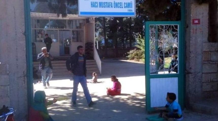 Cuma Namazı Sonrası Dilenci Yoğunluğu