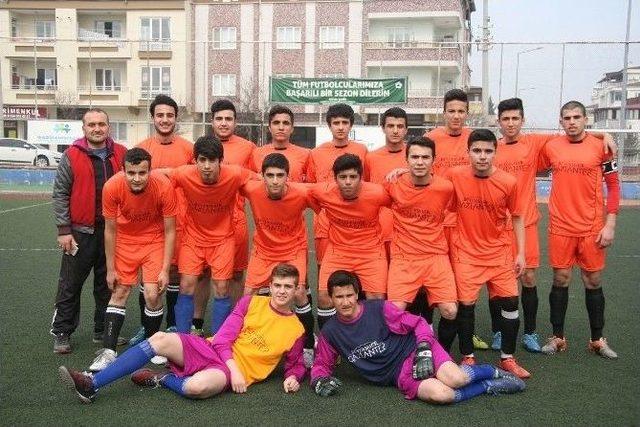 Ortaokullar Arası Ve Liseler Arası Futbol Turnuvası Tamamlandı