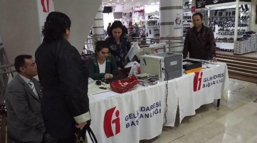 Maliyeciler M&uuml;kellefler İ&ccedil;in Esnaf Sarayında Kamp Kurdu