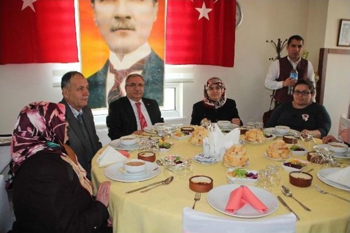 Bilecik&rsquo;teki Şehit Aileleri Ve Gaziler Yemekte Buluştu