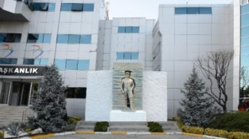 Beylikd&uuml;z&uuml; Belediye Binası &Ouml;n&uuml;ne Yeni Atat&uuml;rk Anıtı