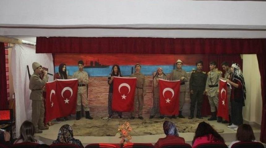 &Ccedil;anakkale Şehitleri&rsquo;ni Anma Programı Duygusal Anlar Yaşattı