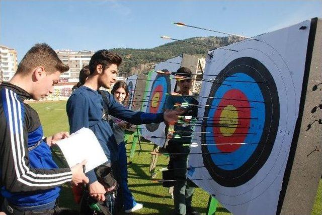 Tokat’ta Okulsporları Okçuluk İl Birinciliği Yarışması