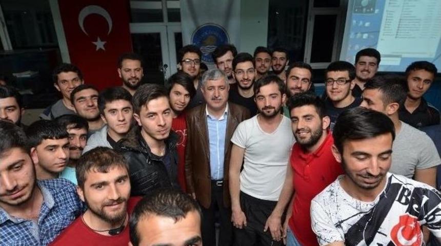 Polat, &Ouml;ğrencilerle Bir Araya Geldi