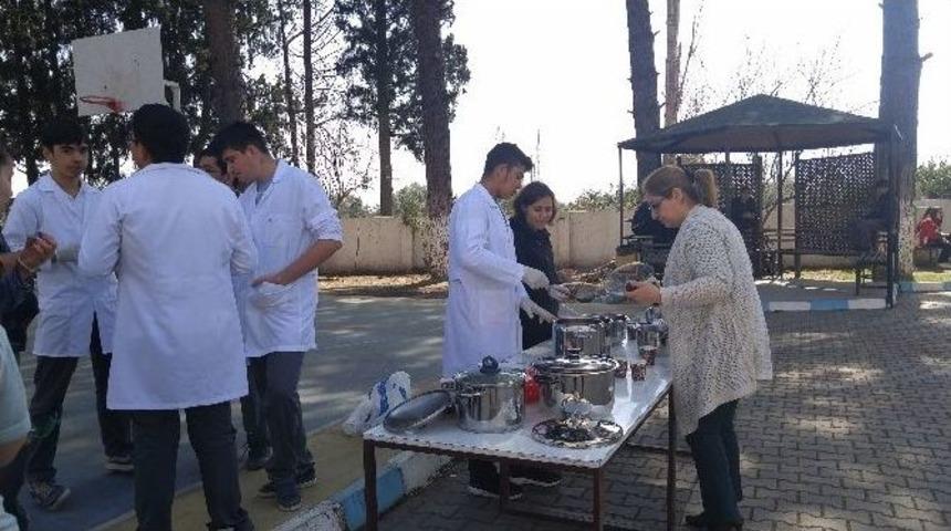Liseli Gen&ccedil;ler &Ccedil;anakkale Men&uuml;s&uuml; İle Şehitleri Andı