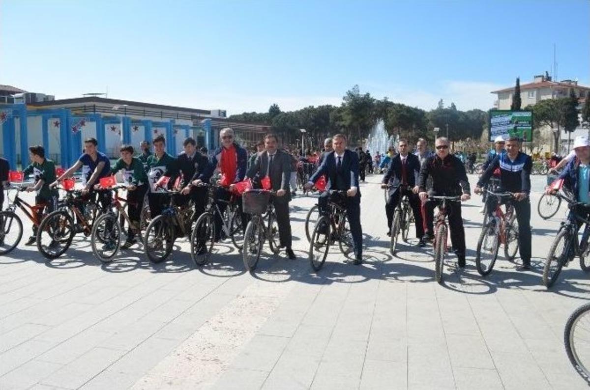&Ccedil;anakkale Şehitlerini Anmak İ&ccedil;in Pedal &Ccedil;evirdiler