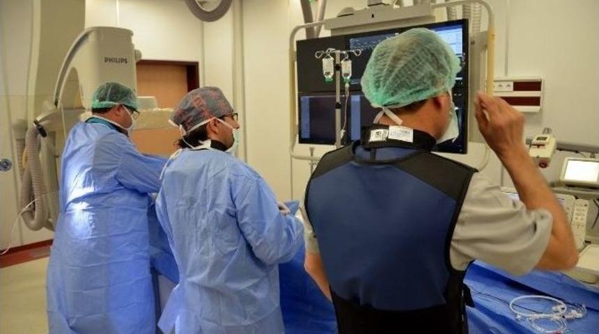 Tıp Fak&uuml;ltesi Hastanesine Yeni Anjiyo Cihazı