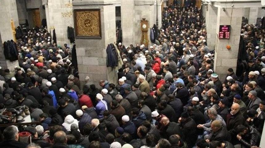 &Ccedil;anakkale Şehitleri İ&ccedil;in, &lsquo;ş&uuml;hedanın İzinde Huzur&rsquo;da Niyazdayız&rsquo; Programı D&uuml;zenlendi