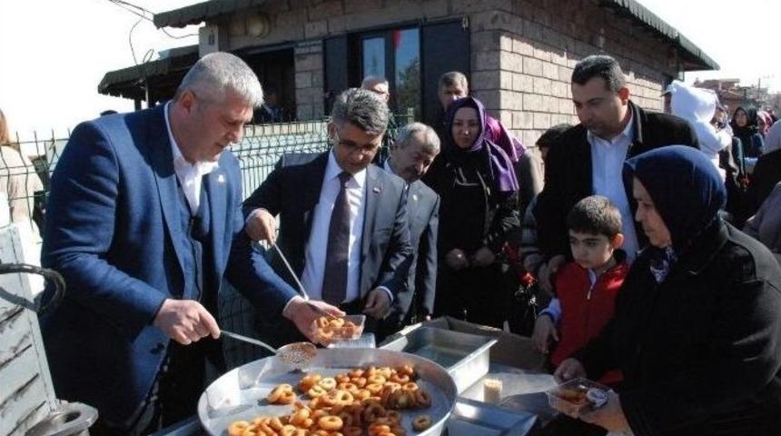 Uşak Ak Parti, Şehitler İ&ccedil;in Lokma D&ouml;kt&uuml;rd&uuml;