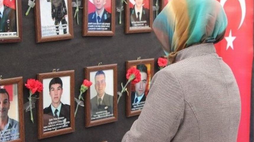 18 Mart Şehitleri Anma G&uuml;n&uuml; Ve &Ccedil;anakkale Zaferi İ&ccedil;in Kırşehir&rsquo;de T&ouml;ren D&uuml;zenlendi