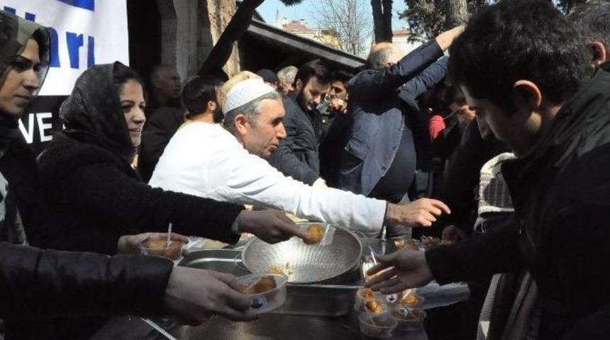 Erzurumlular, &Ccedil;anakkale Şehitleri Anısına Lokma Dağıttı