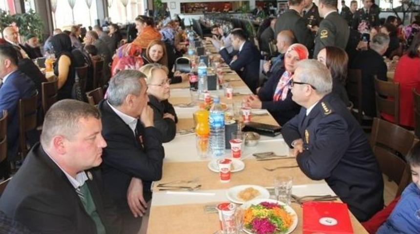 Giresun&rsquo;da Şehit Aileleri Ve Gaziler Yemekte Buluştu