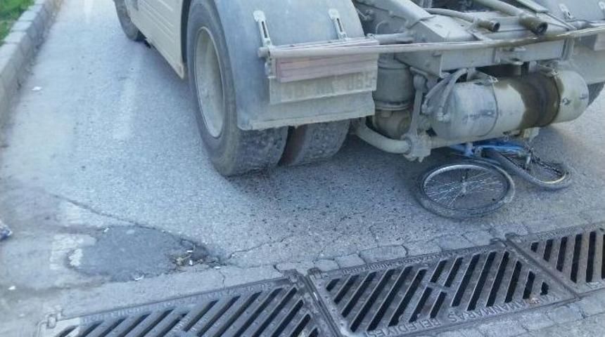 Tır&rsquo;ın Altında Kalan 2 &Ccedil;ocuk &Ouml;ld&uuml;